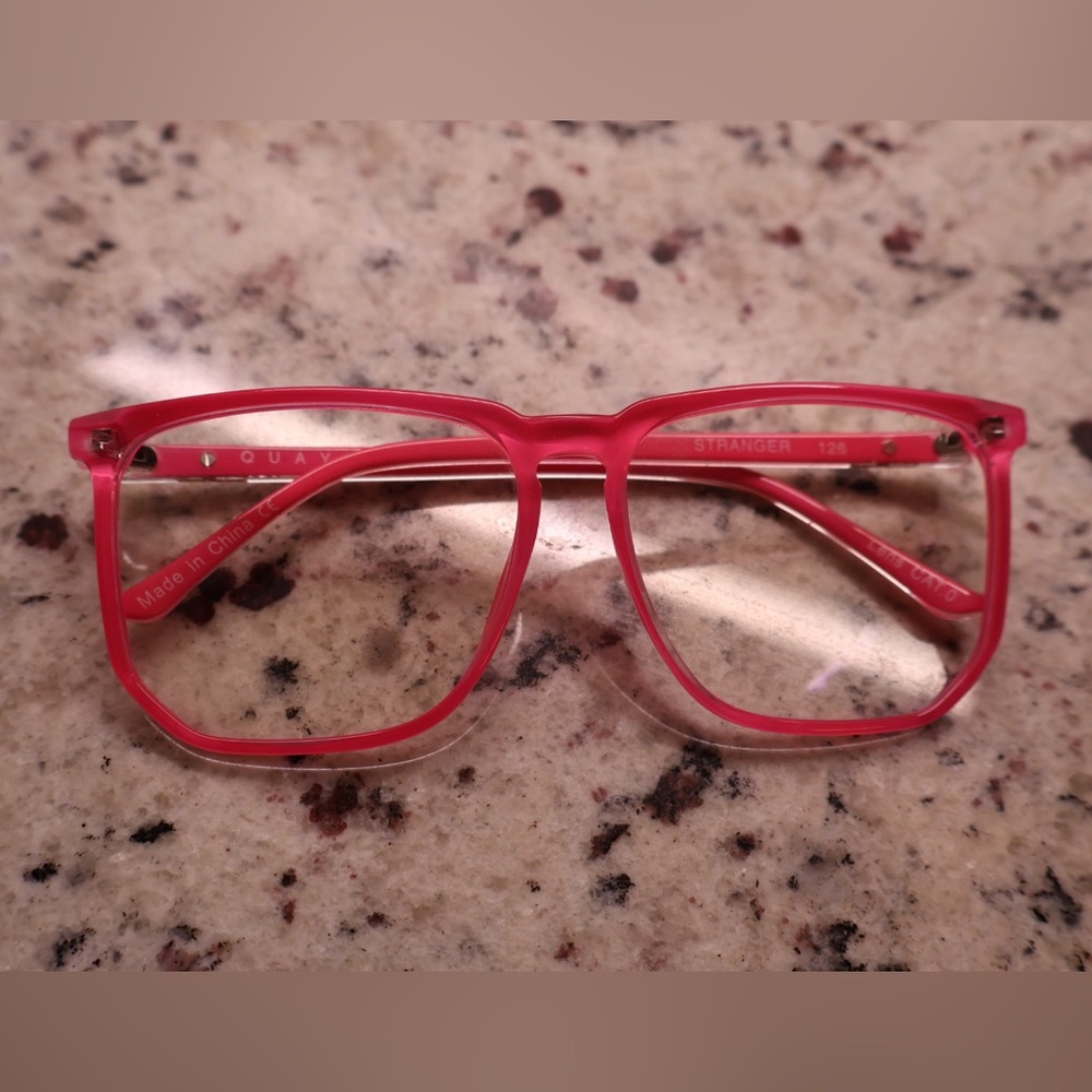 QUAY hot pink blue light glasses